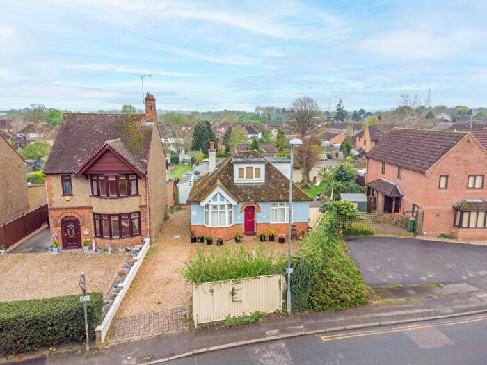 3 Bedroom Chalet For Sale In Wing Road, Leighton Buzzard, LU7