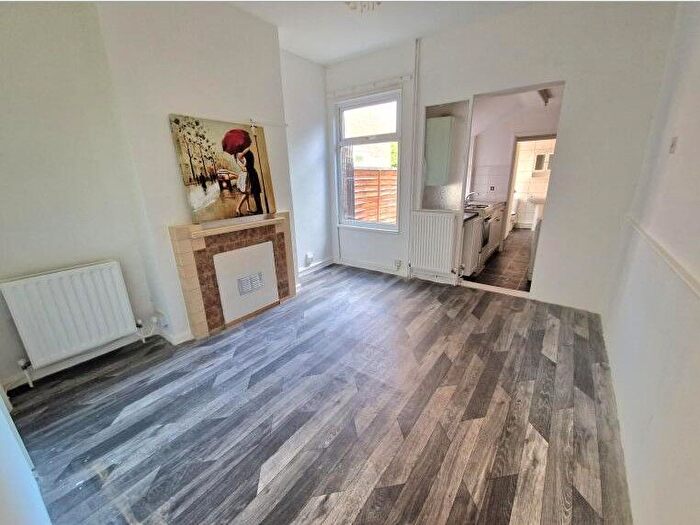 2 Bedroom Terraced House To Rent In May Street, Luton, LU1