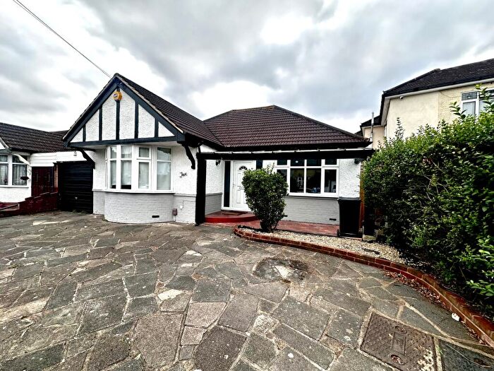 3 Bedroom Bungalow To Rent In Dymchurch Close, Ilford, IG5