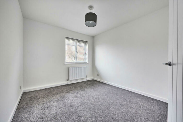 2 Bedroom Apartment To Rent In The Putterills, Harpenden, Herts, AL5