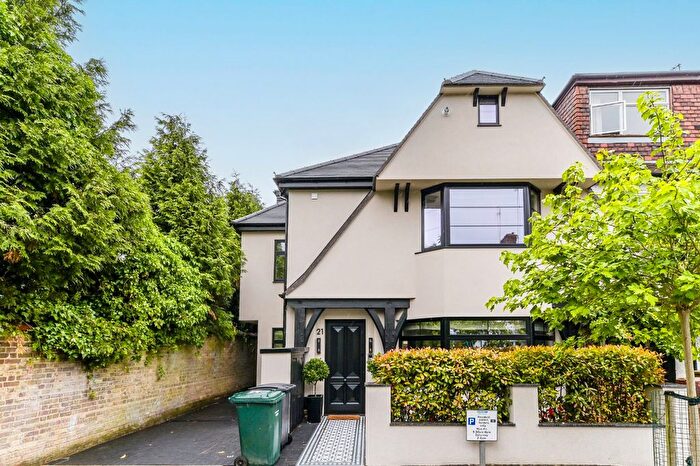 2 Bedroom Flat To Rent In Hampstead Gardens, Temple Fortune, NW11