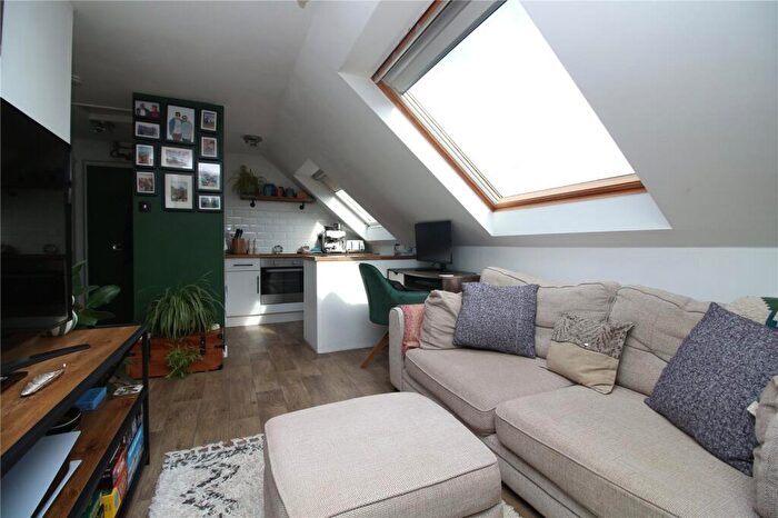 1 Bedroom Apartment For Sale In Eastlands, New Milton, Hampshire, BH25
