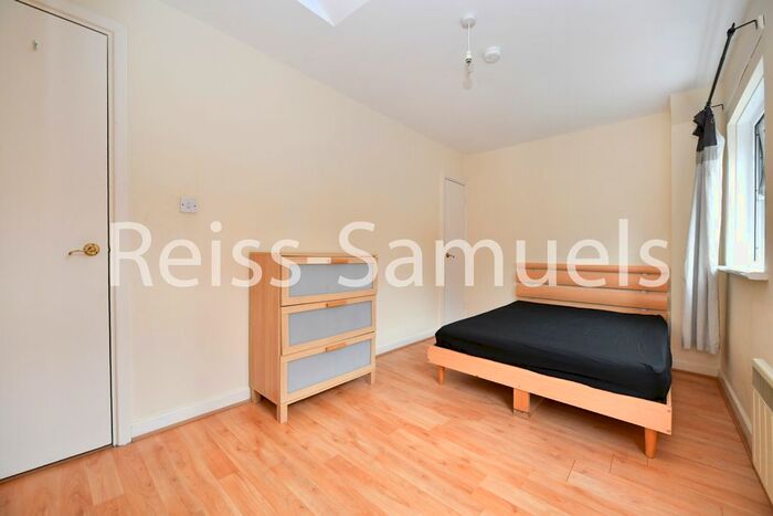 5 Bedroom Town House To Rent In Cyclops Mews, Isle Of Dogs, Canary Wharf, London, E14