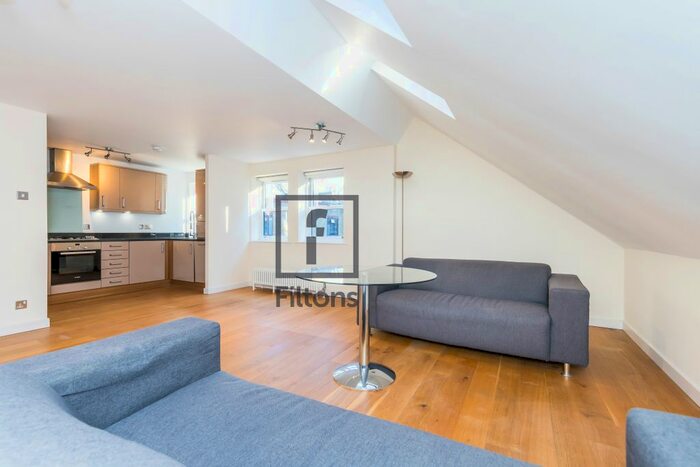 2 Bedroom Flat To Rent In Shorts Gardens, London WC2H