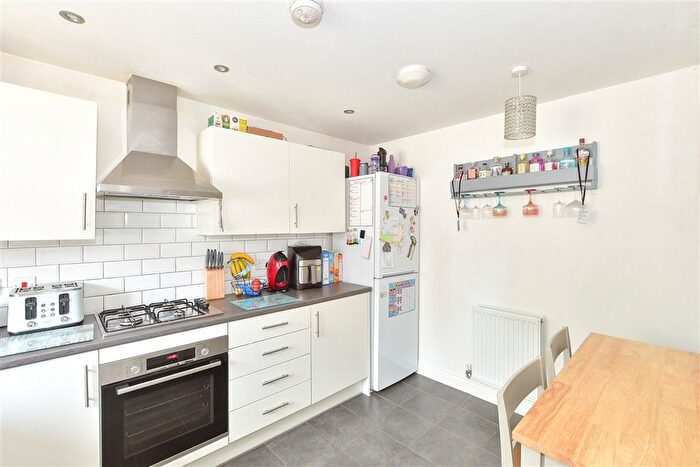 3 Bedroom End Terrace House For Sale In Huxley Drive, Oxted, Surrey, RH8