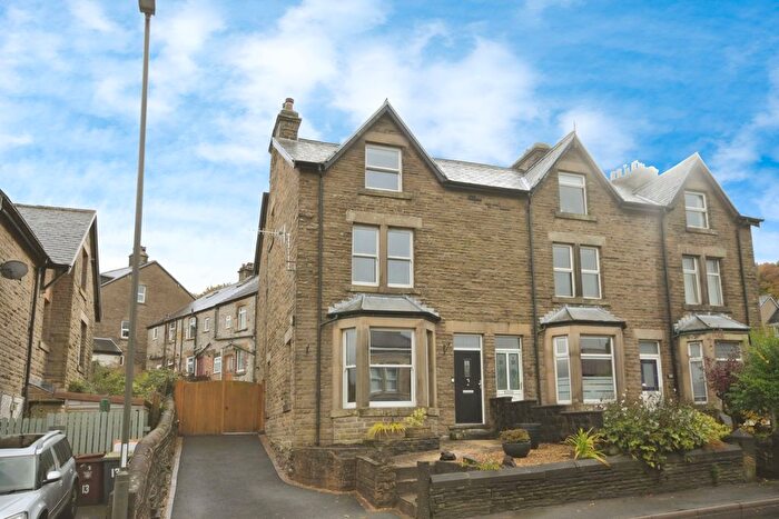 4 Bedroom End Of Terrace House For Sale In Leek Road, Buxton, Derbyshire, SK17