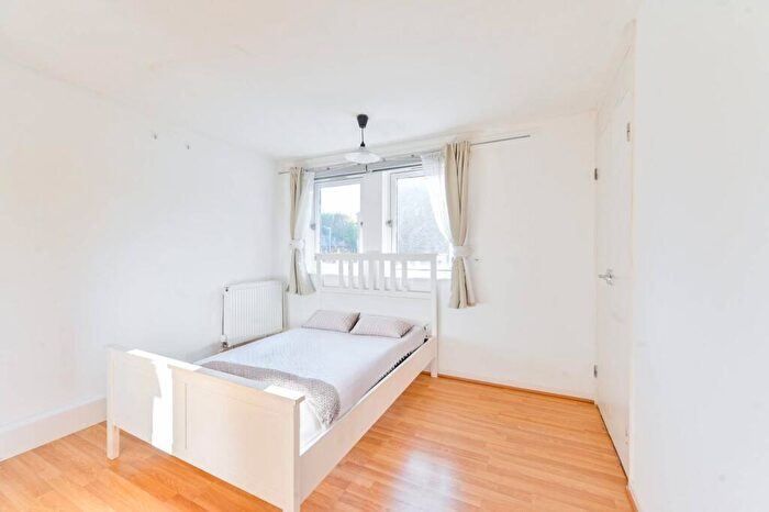 1 Bedroom Flat For Sale In Kennet Close, Battersea, London, SW11