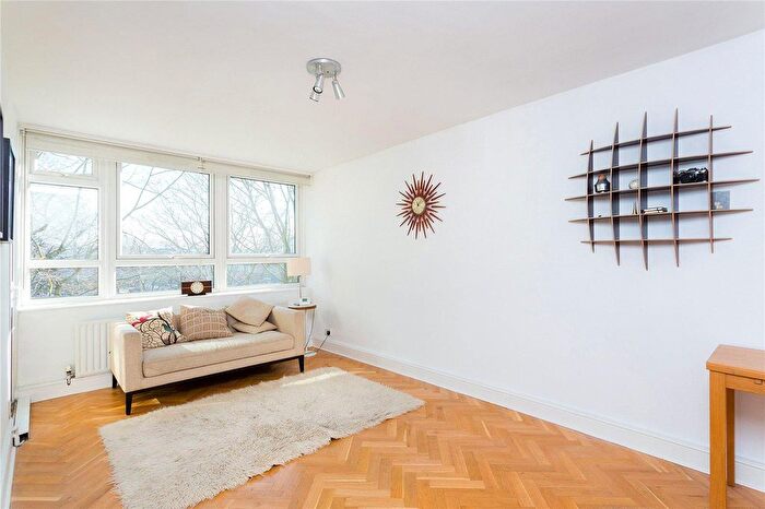 2 Bedroom Flat To Rent In St. Matthew's Road, London, SW2