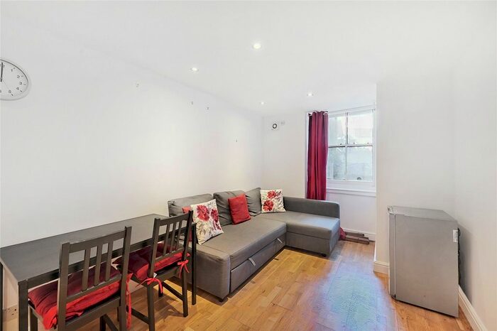 1 Bedroom Flat To Rent In Penywern Road, Earls Court, SW5