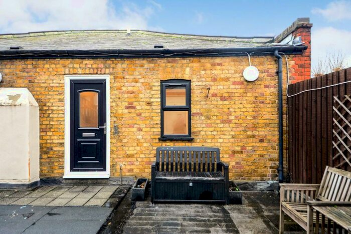 1 Bedroom Flat To Rent In Pretoria Avenue, Walthamstow, E17