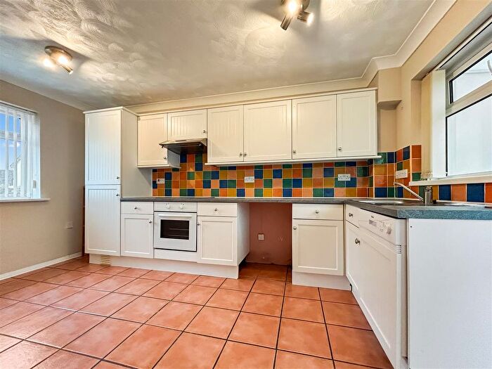 3 Bedroom Semi-Detached House For Sale In Kings Coombe Drive, Kingsteignton, TQ12