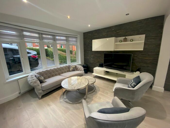 4 Bedroom Semi-Detached House To Rent In Slades Gardens, Enfield, EN2