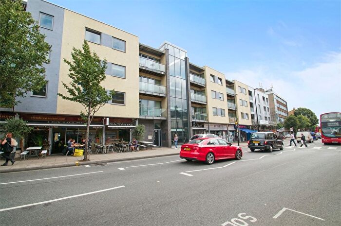 1 Bedroom Flat To Rent In Claremont House, Cambridge Heath Road, London, E2