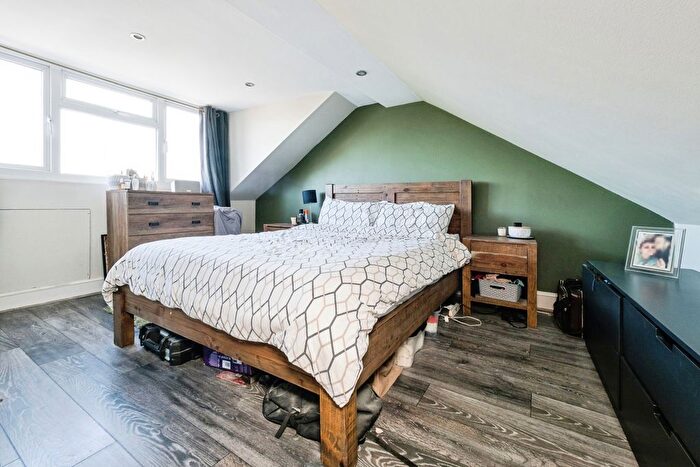 2 Bedroom Flat For Sale In Leigh Road, East Ham, London, E6