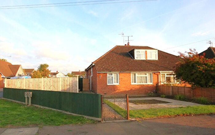 4 Bedroom Semi-Detached House For Sale In Clipstone Crescent, Leighton Buzzard, Bedfordshire, LU7
