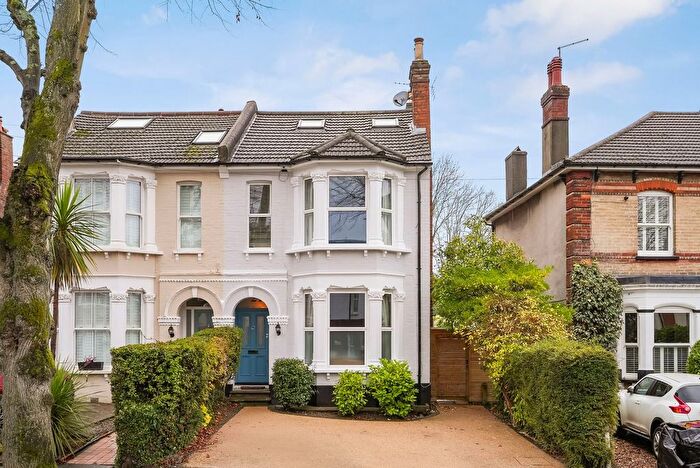 5 Bedroom Semi-Detached House To Rent In The Crescent, Belmont, SM2