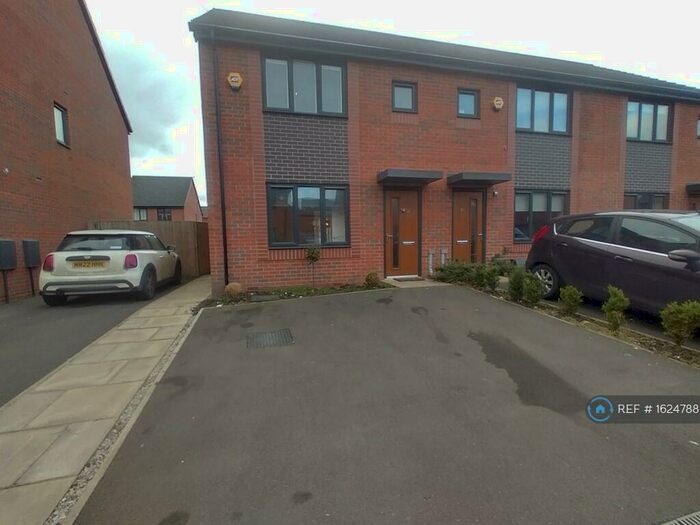 3 Bedroom Semi-Detached House To Rent In Blossom Way, Salford, M6