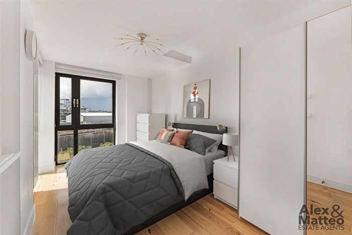 1 Bedroom Flat To Rent In Trundleys Road, Canada Water, SE8