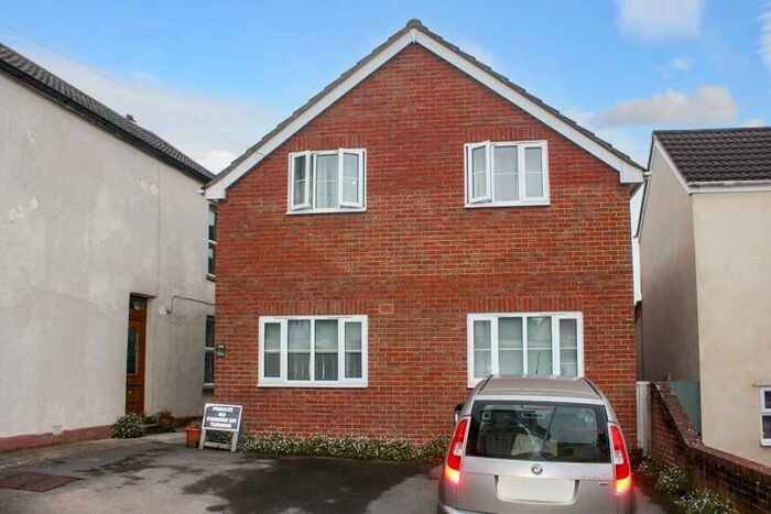 2 Bedroom Ground Flat To Rent In Highfield Road, Salisbury, SP2