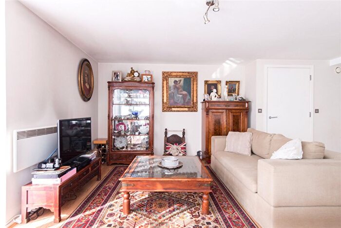 2 Bedroom Flat For Sale In Bazalgette Court, Great West Road, W6