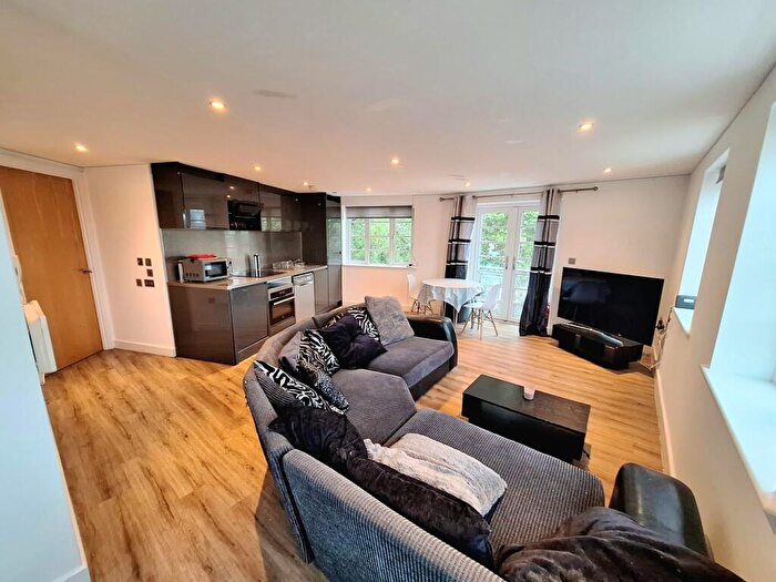 3 Bedroom Apartment To Rent In Low Pavement, Enfield House, NG1