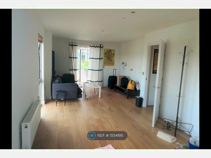 2 Bedroom Flat To Rent In Love Lane, London, SE18