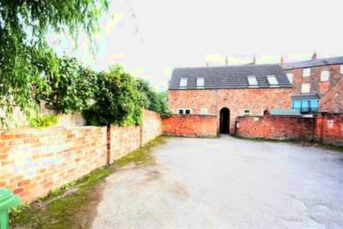 1 Bedroom Studio Flat To Rent In Cambridge Mews. Holgate., YO24