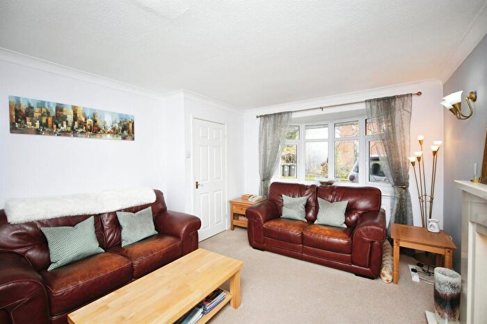 3 Bedroom Detached House For Sale In Northfield Close, Redditch, B98