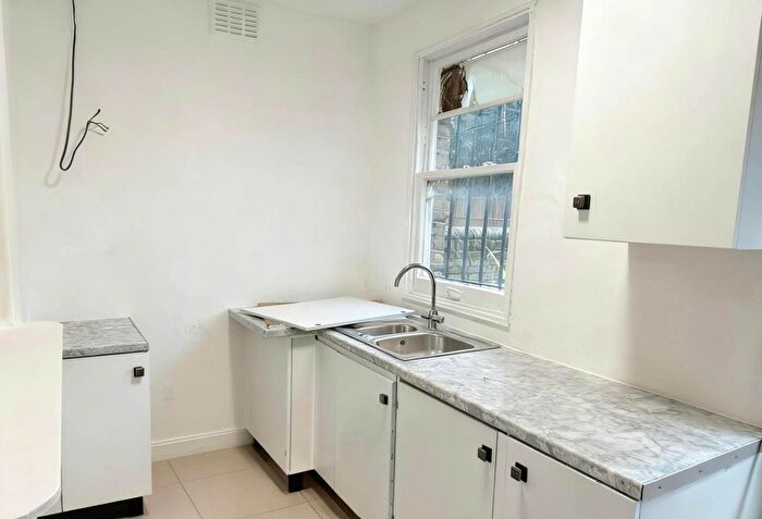 1 Bedroom Flat To Rent In Sutton Court Road, London, W4