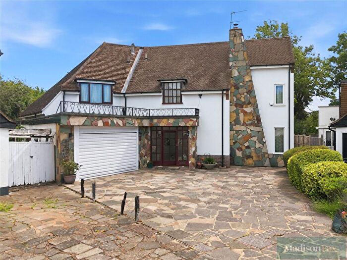 5 Bedroom Detached House For Sale In Meadow Walk, South Woodford, E18