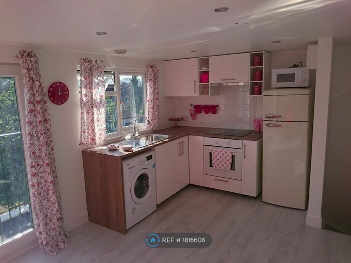 1 Bedroom Flat To Rent In Wood Green, London, N22