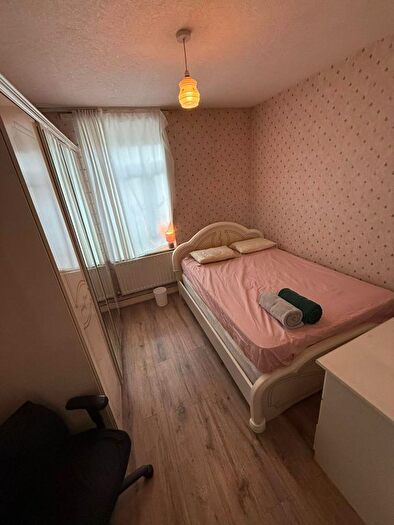 3 Bedroom Flat For Sale In Kingsmead Estate Homerton Road, London, E9