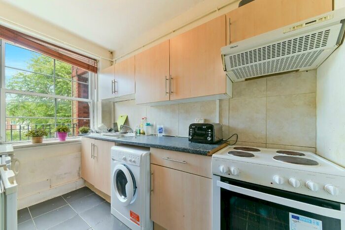 3 Bedroom Apartment To Rent In Vauban Estate, London, SE16