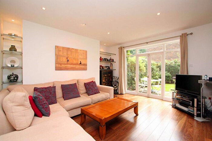 2 Bedroom Flat To Rent In Acol Road, South Hampstead, NW6