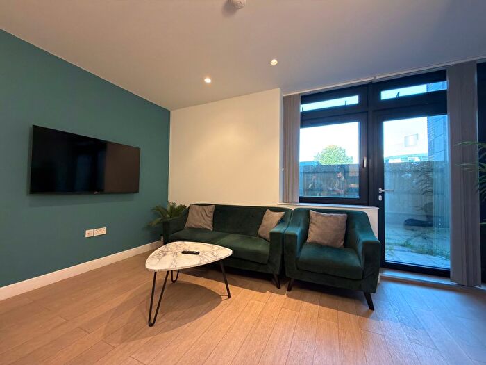 2 Bedroom Flat To Rent In Harlequin Avenue, Brentford, TW8