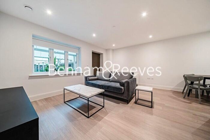 1 Bedroom Apartment To Rent In Memorial Avenue, Slough, SL1