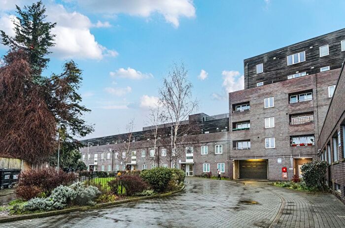 1 Bedroom Flat For Sale In Poppy Drive, Enfield, EN3