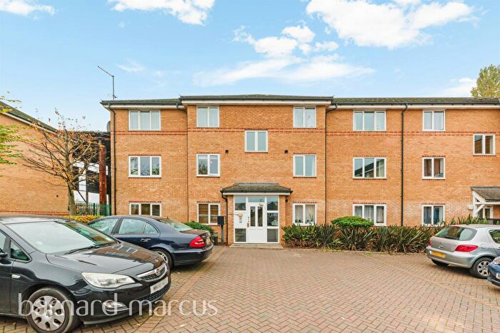 1 Bedroom Flat For Sale In Beaver Close, Morden, SM4