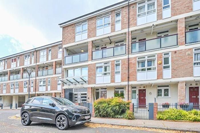 2 Bedroom Flat For Sale In St Leonards Road, Langdon Park, Canary Wharf, London, E14