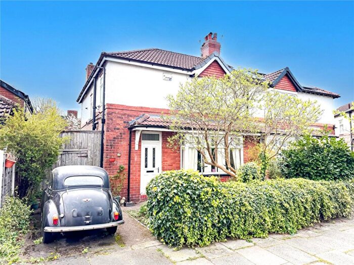 3 Bedroom Semi-Detached House For Sale In Melrose Avenue, Didsbury, M20