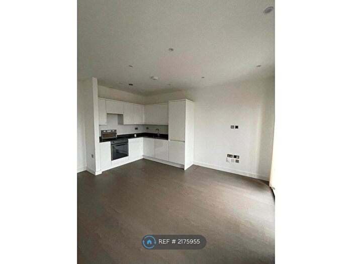 2 Bedroom Flat To Rent In Ziggurat House, St Albans, AL1