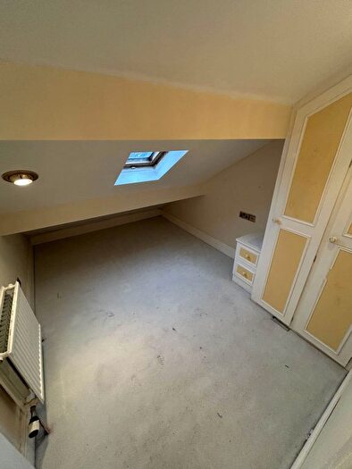 2 Bedroom Flat For Sale In Hawthorns, Arncliffe Rise, OL4