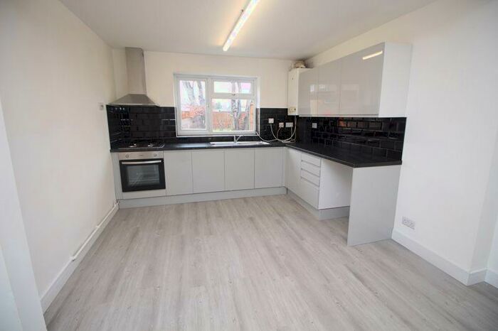 1 Bedroom Flat To Rent In Hungerford Avenue, Slough, SL2