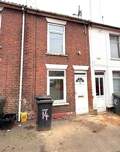 3 Bedroom Terraced House For Sale In Luton, LU2