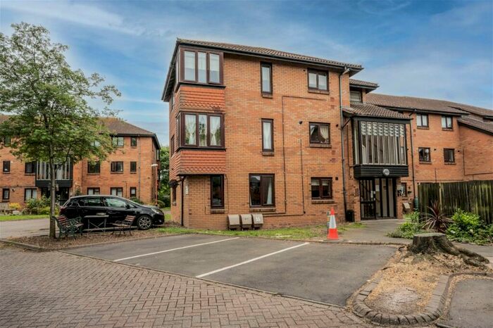 1 Bedroom Flat To Rent In Staveley Court, Loughborough, LE11