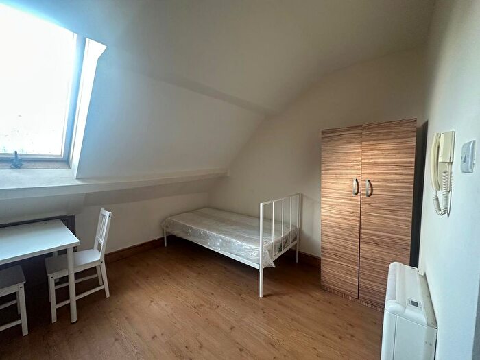 Studio To Rent In Newington Green, London, N16