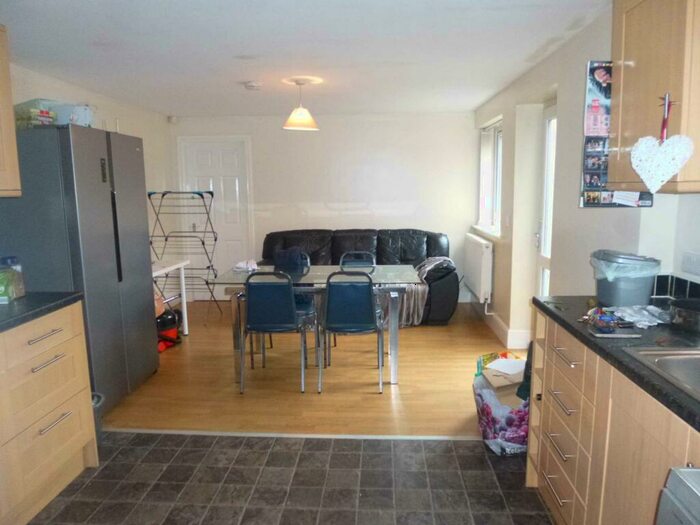 6 Bedroom Semi-Detached House To Rent In Brocklebank Road, Fallowfield, M14