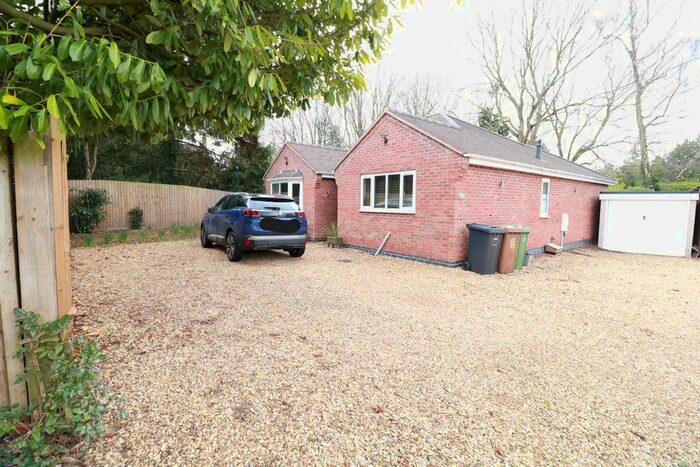 3 Bedroom Detached Bungalow To Rent In Chestnut Close, Solihull, B92