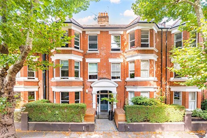 3 Bedroom Flat For Sale In Cranworth Gardens, Stockwell, SW9