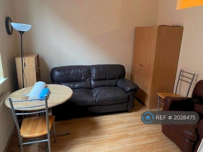 Studio To Rent In Moss Lane East, Manchester, M14